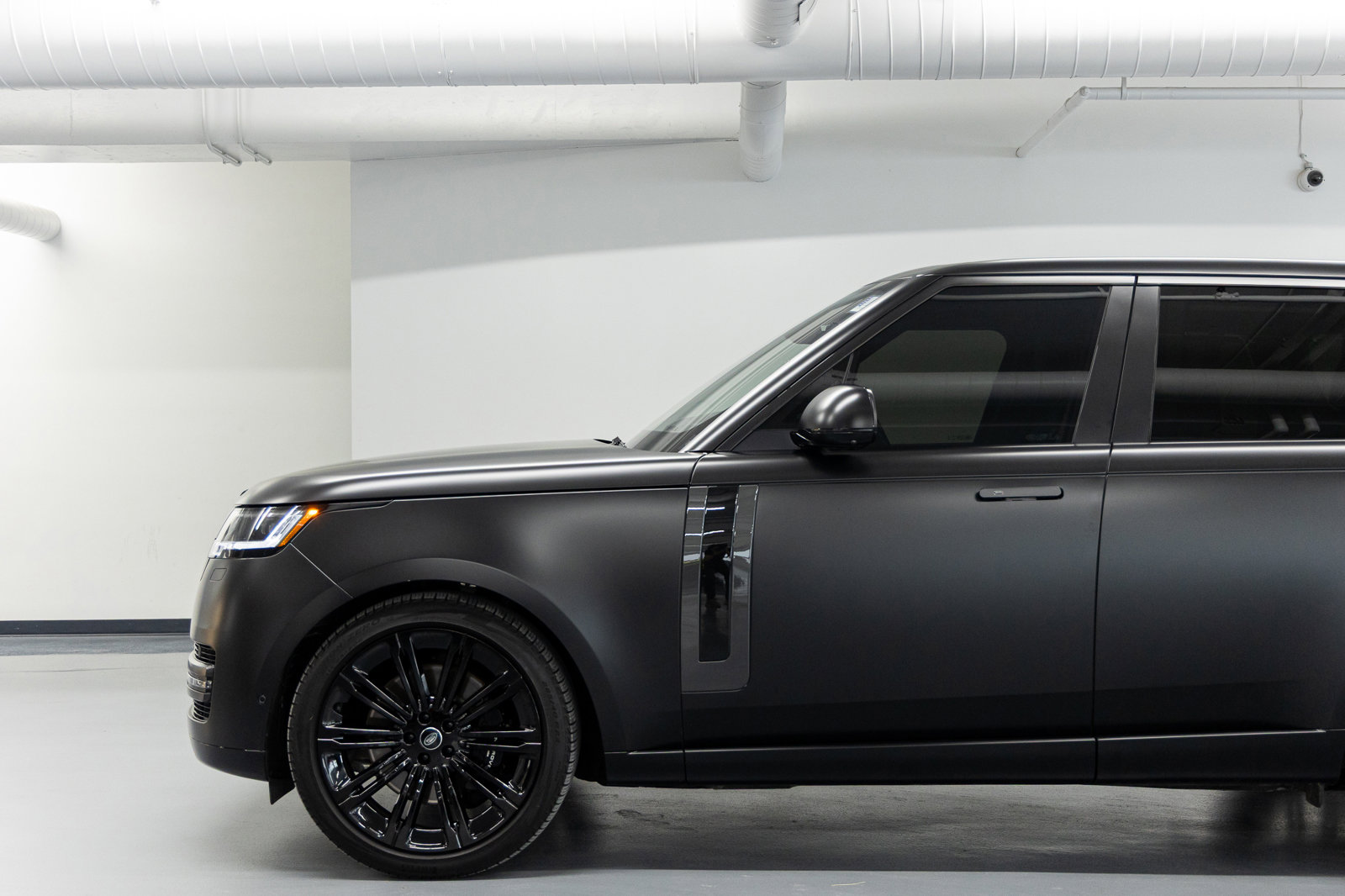 Used 2023 Land Rover Range Rover Autobiography image 11