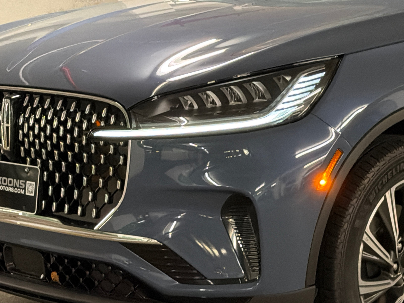 New 2027 Lincoln Aviator AWD image 2
