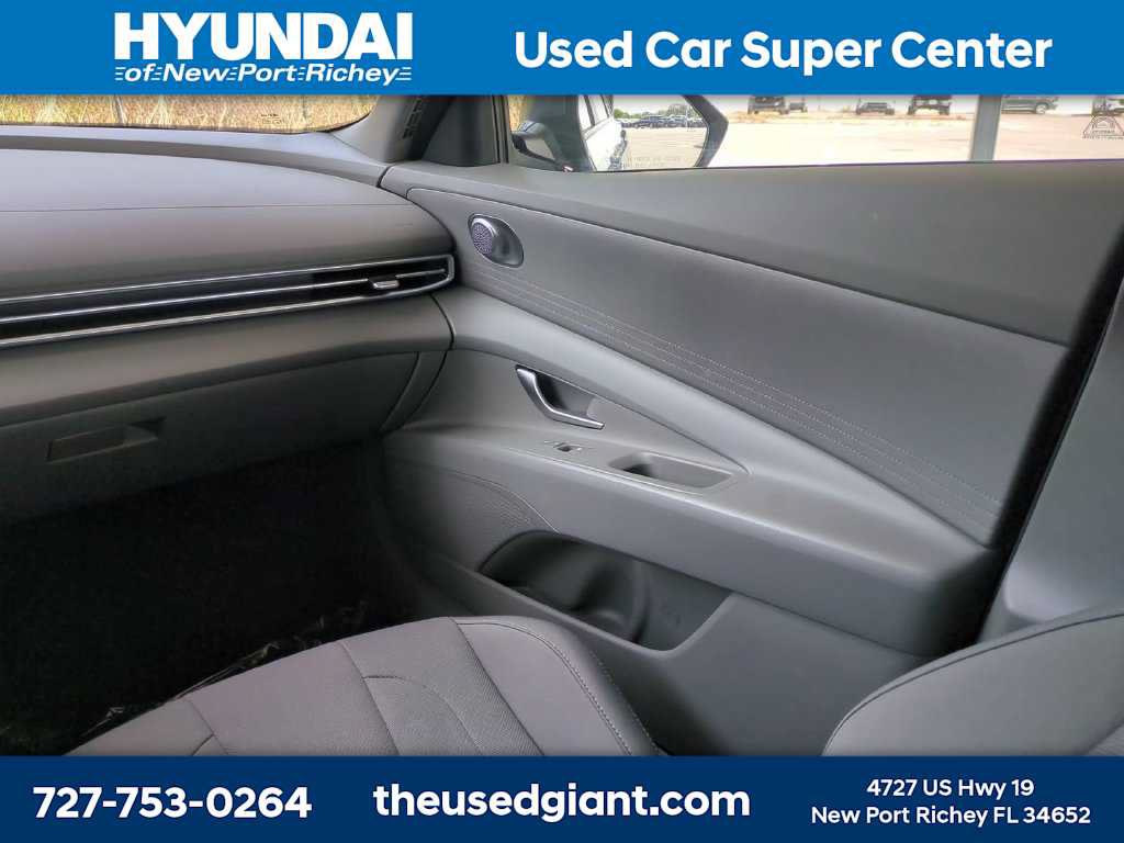 Certified 2025 Hyundai Elantra SE FWD image 17