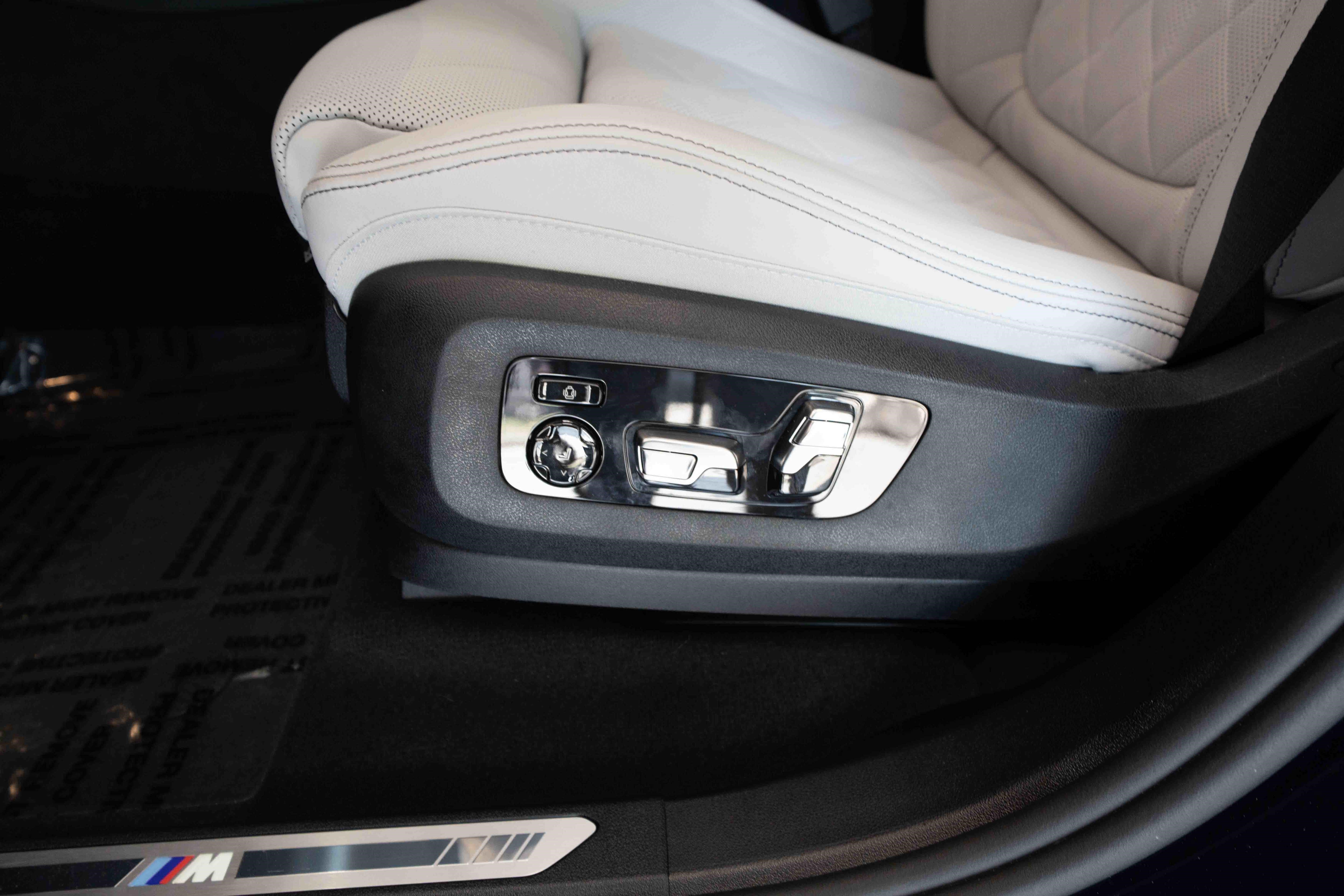 Used 2026 BMW X5 xDrive40i w/ M Sport Package AWD/4WD image 12
