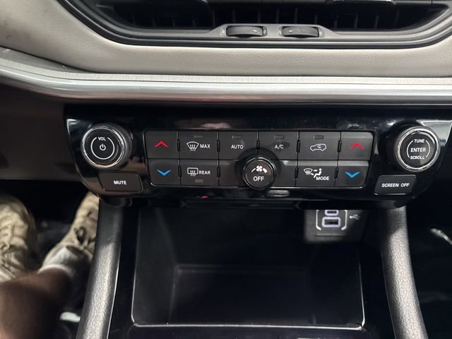 Used 2025 Jeep Compass Limited image 40