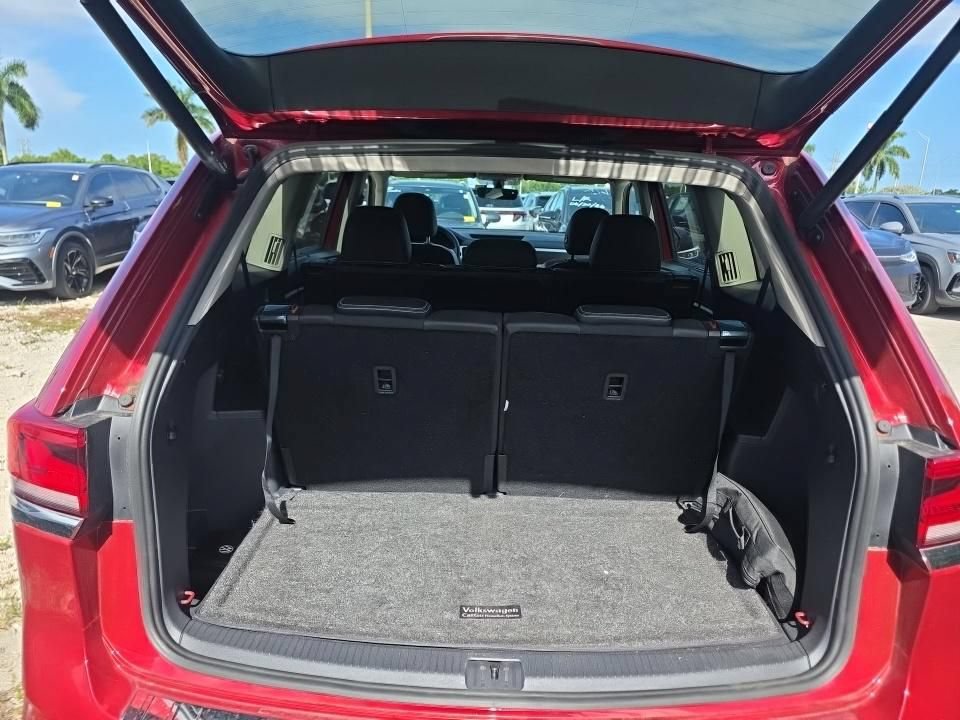 Used 2023 Volkswagen Atlas SE w/ Panoramic Sunroof Package FWD image 12