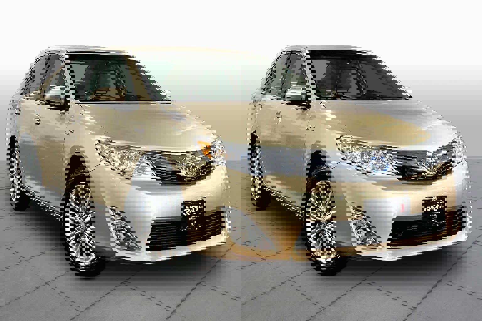 Used 2012 Toyota Camry XLE w/ Leather Pkg image 2