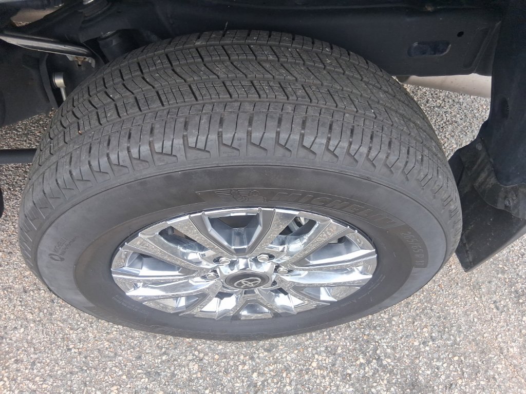 Used 2024 Toyota Tacoma Limited AWD/4WD image 7