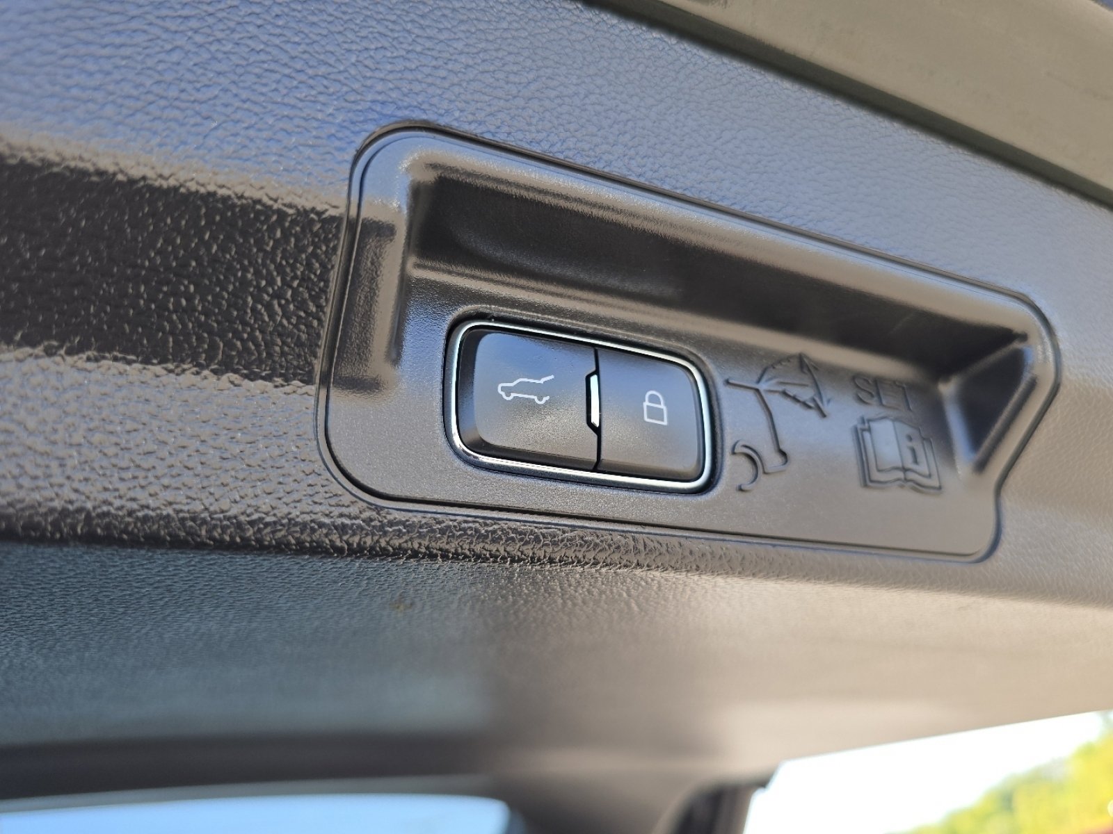 Used 2022 Ford Explorer XLT w/ Equipment Group 202A image 23