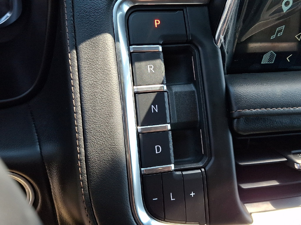 Certified 2022 Chevrolet Suburban High Country AWD/4WD image 16