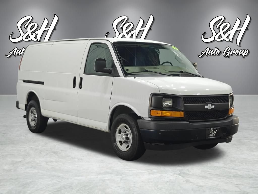 Used 2017 Chevrolet Express 2500 RWD image 2