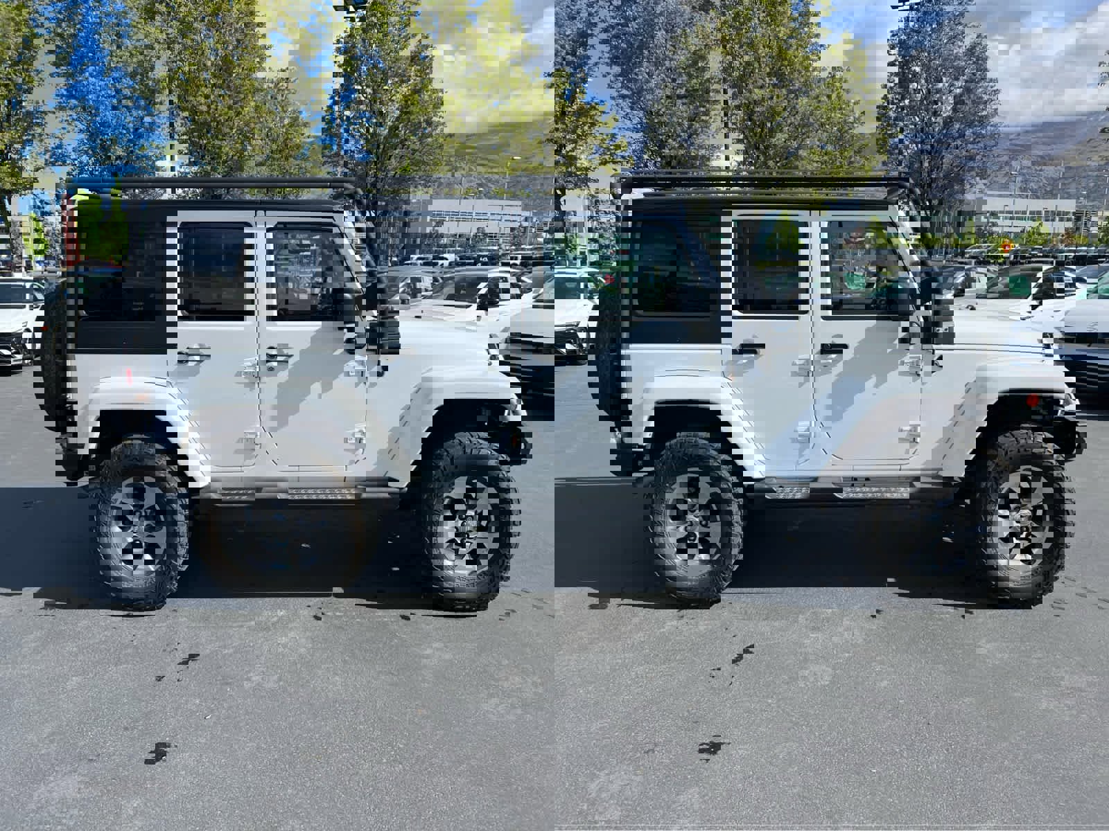 Used 2016 Jeep Wrangler Unlimited Sahara w/ Connectivity Group image 6