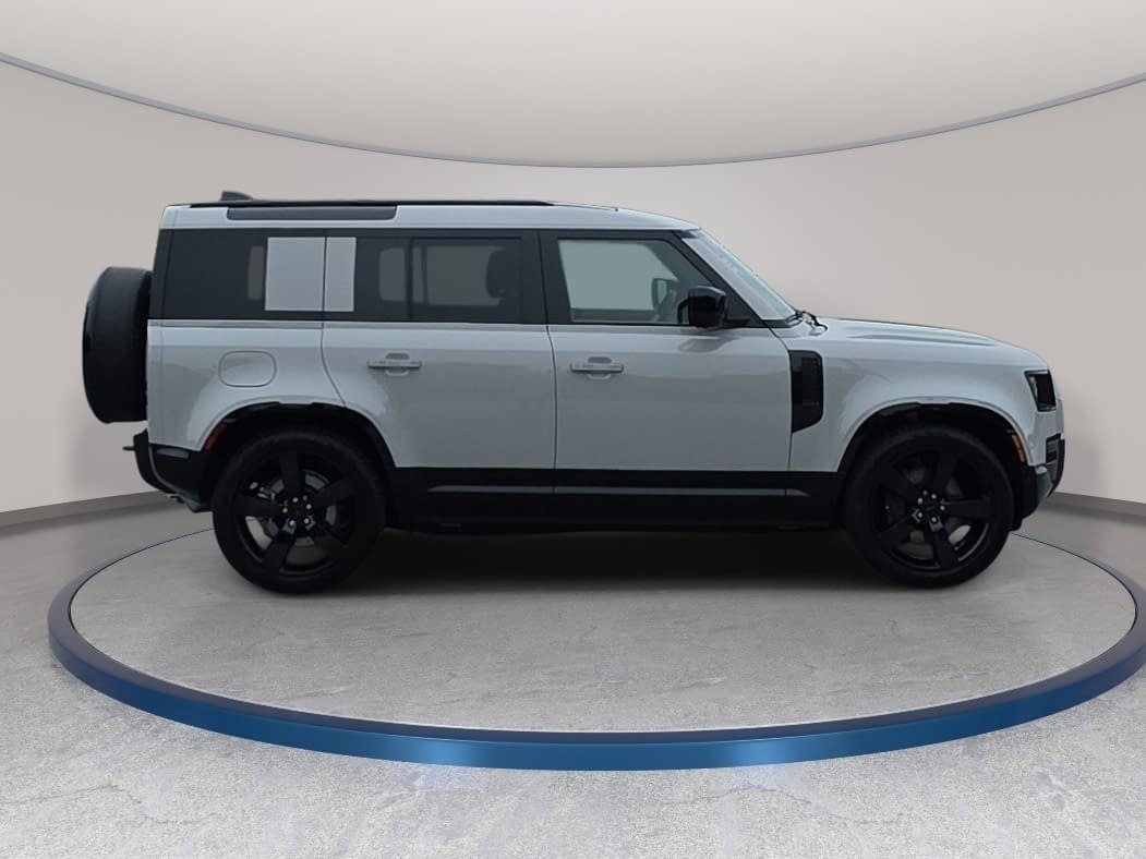 New 2026 Land Rover Defender 110 X-Dynamic SE AWD/4WD image 4