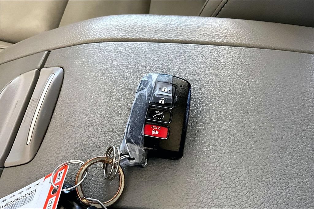 Used 2019 Toyota Highlander XLE w/ Carpet Mat Package (TMS) FWD image 36