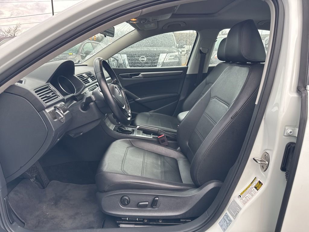 Used 2018 Volkswagen Passat 2.0T SE image 14