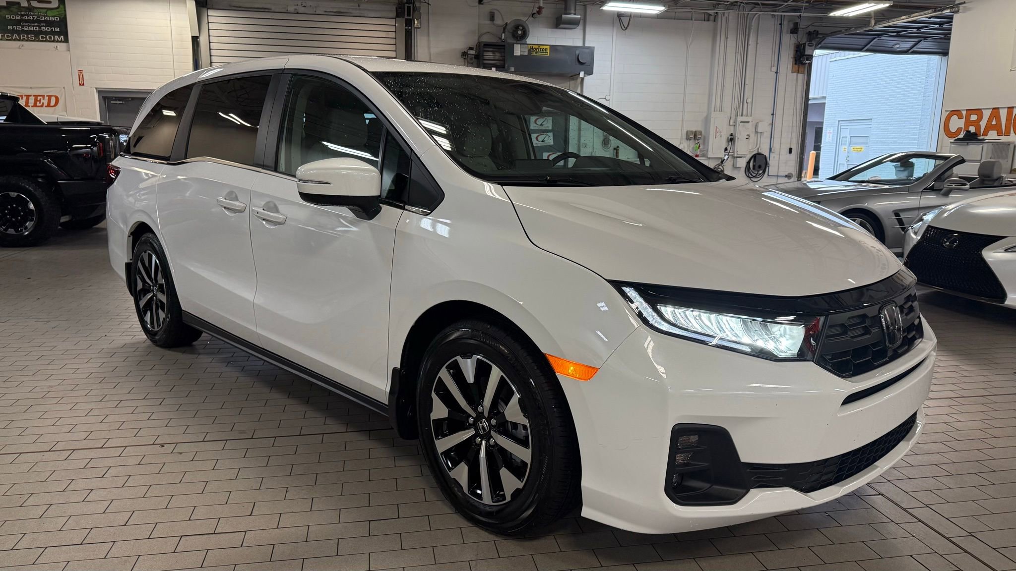 Used 2025 Honda Odyssey EX-L image 4