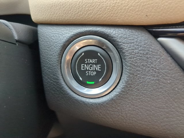 Used 2024 Cadillac XT4 Luxury w/ Cold Weather Package FWD image 33