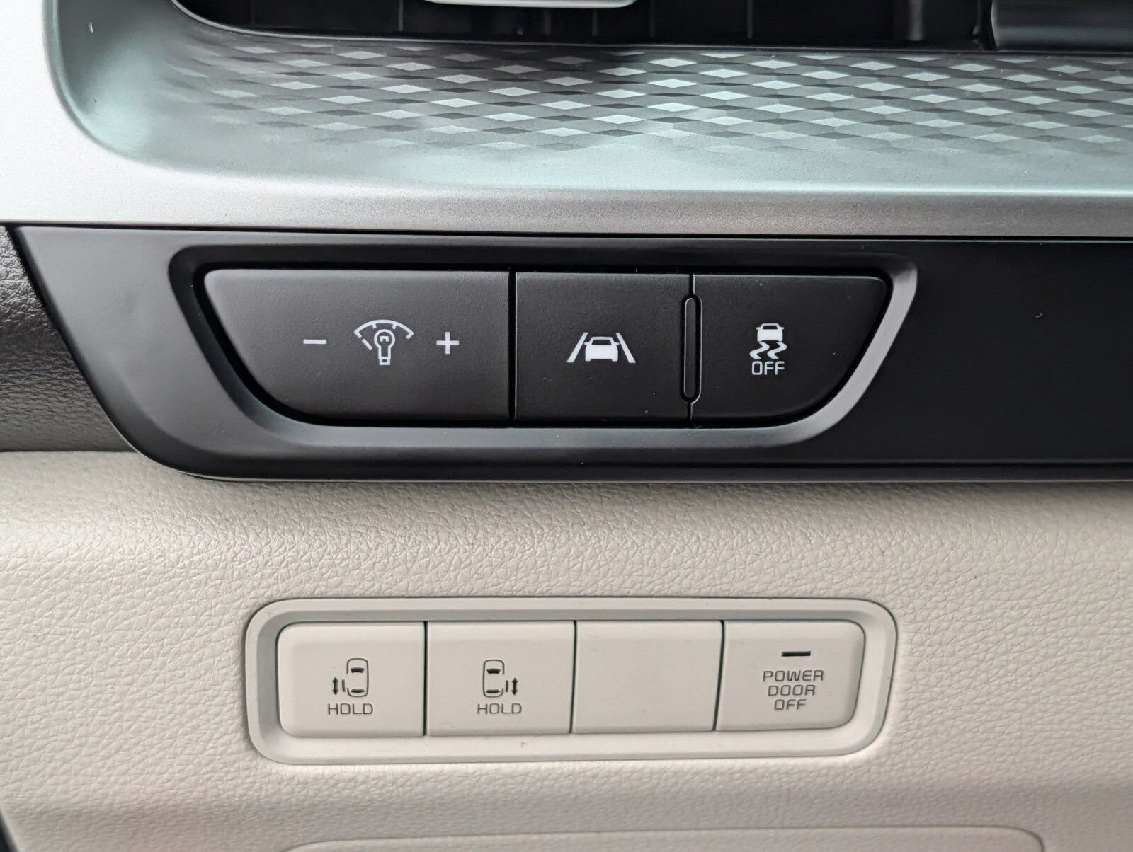 Used 2023 Kia Carnival LX FWD image 10