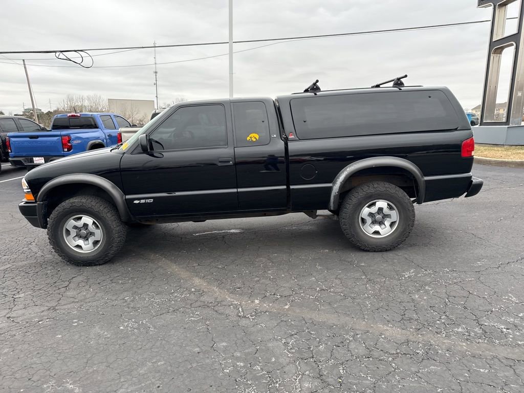 Used 2000 Chevrolet S10 Pickup LS w/ Preferred Equipment Group image 25