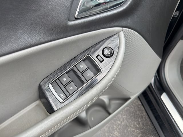 Used 2016 Chevrolet Impala LTZ FWD image 13