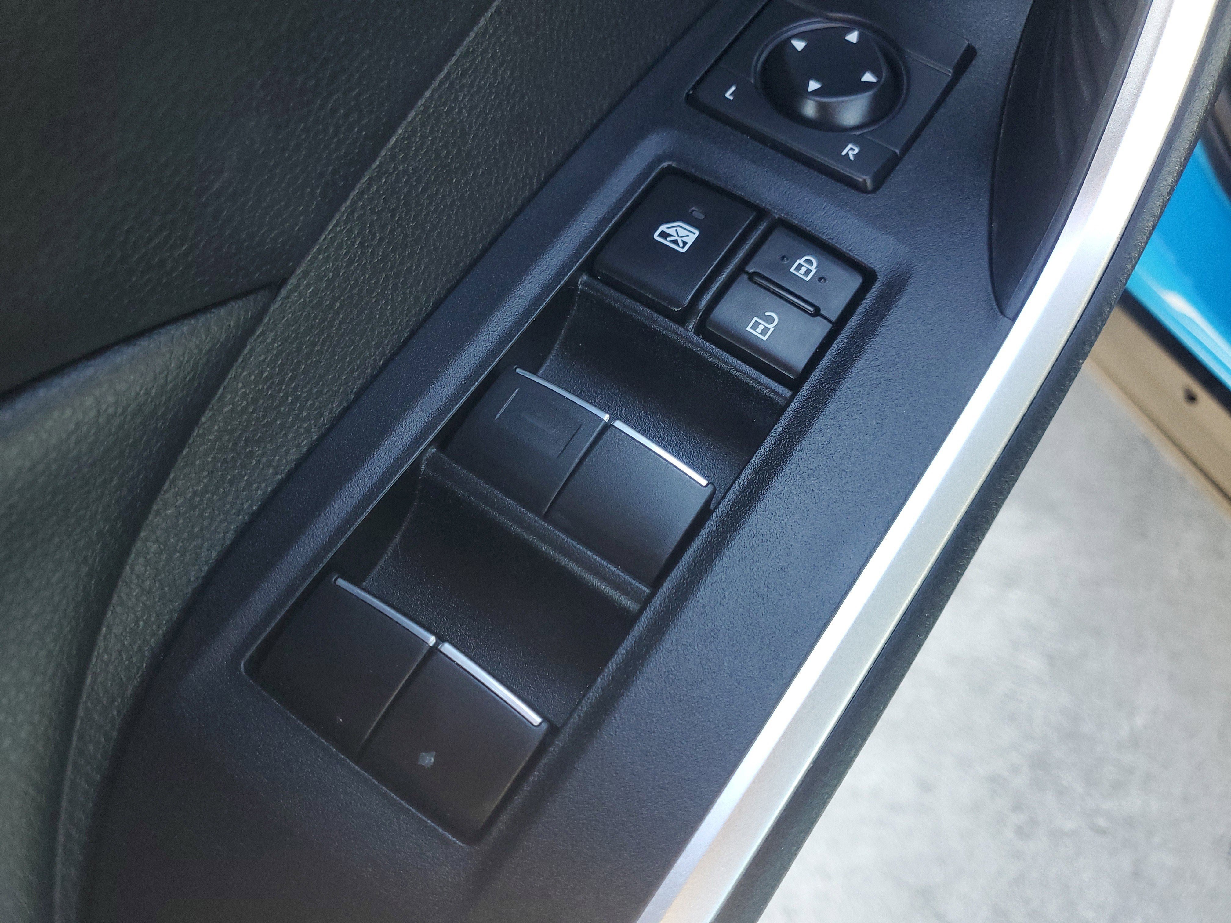 Used 2021 Toyota RAV4 XLE Premium image 21