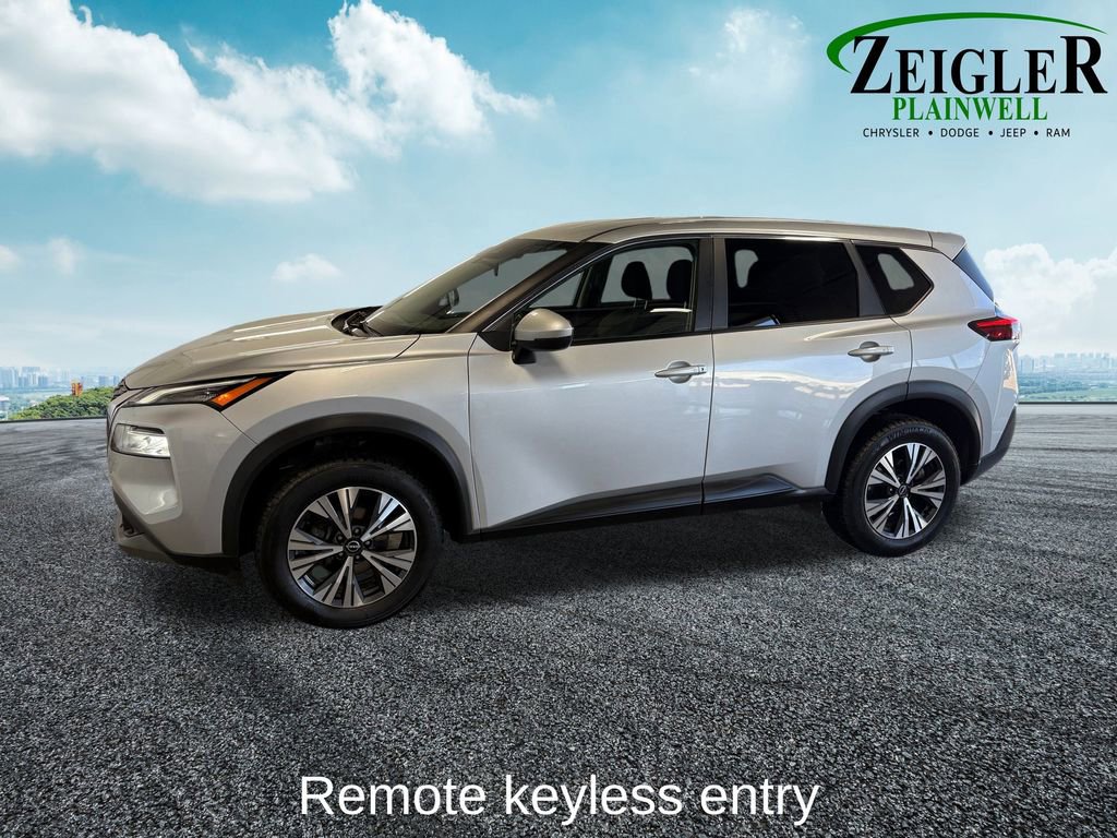 Used 2022 Nissan Rogue SV image 3