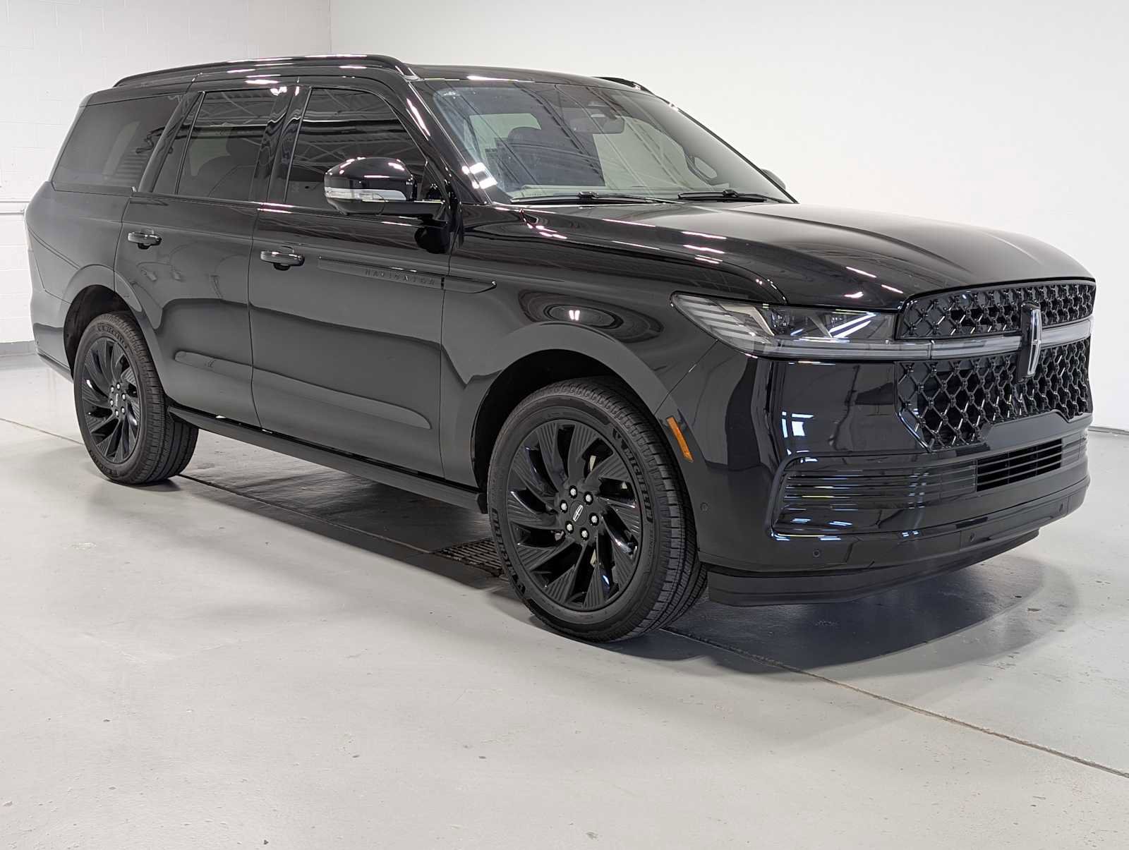 Used 2025 Lincoln Navigator Reserve w/ Jet Appearance Package image 6