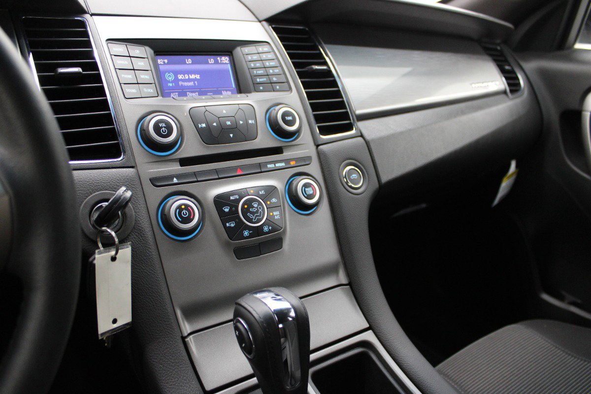 Used 2018 Ford Taurus SEL FWD image 19