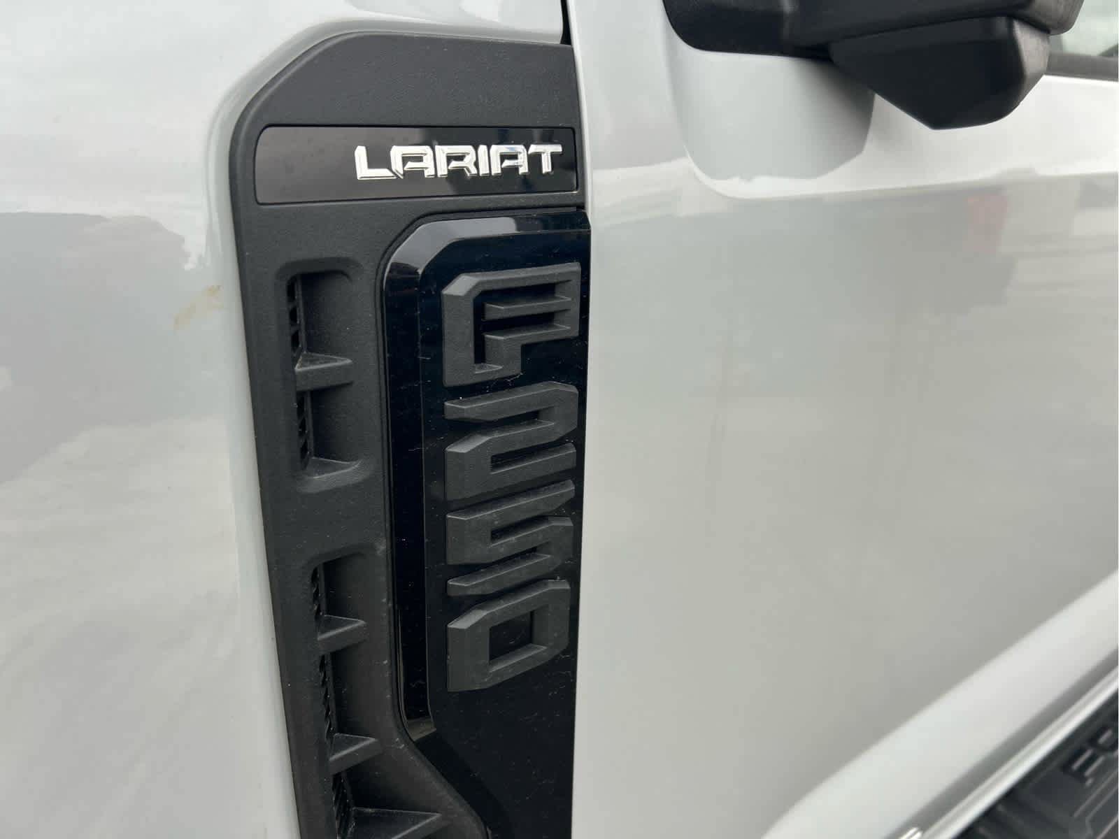 New 2026 Ford F250 Lariat w/ Black Appearance Package image 4