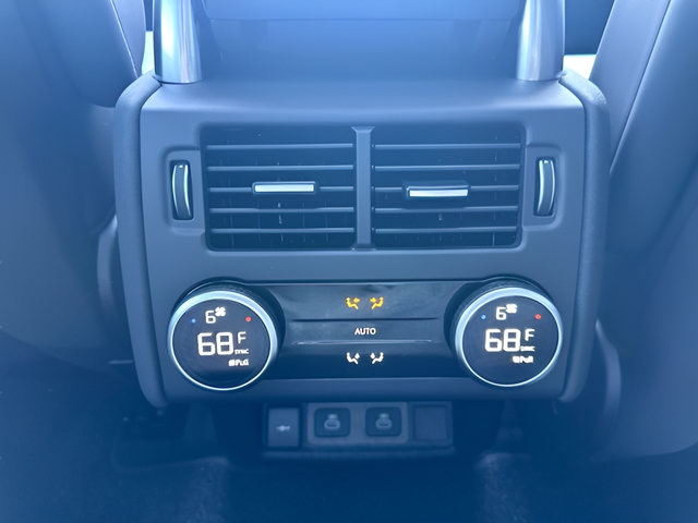 Certified 2025 Land Rover Discovery Dynamic SE AWD/4WD image 33