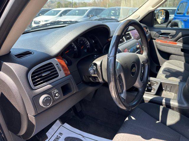 Used 2014 Chevrolet Suburban LS image 18