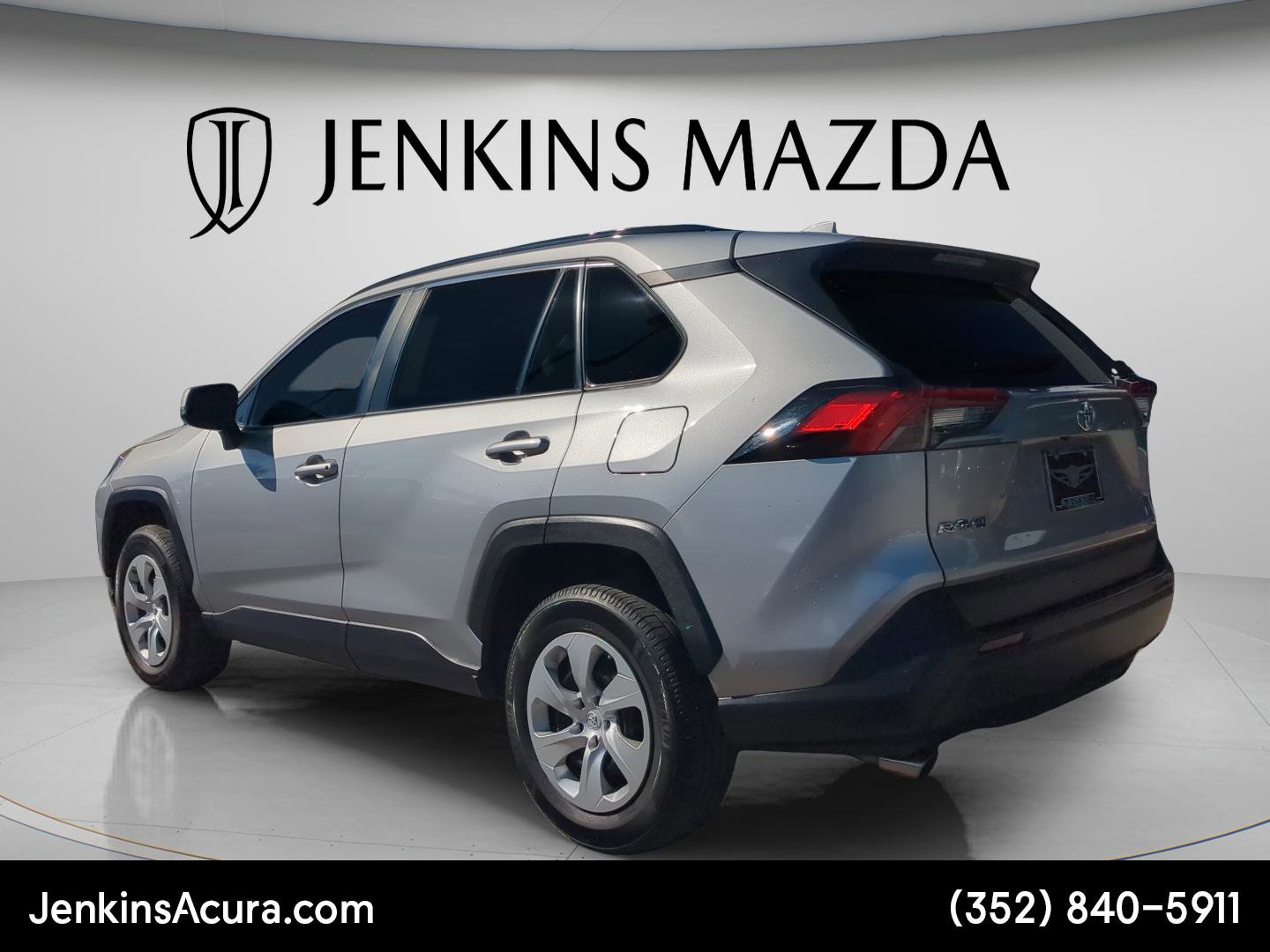 Used 2020 Toyota RAV4 LE image 5