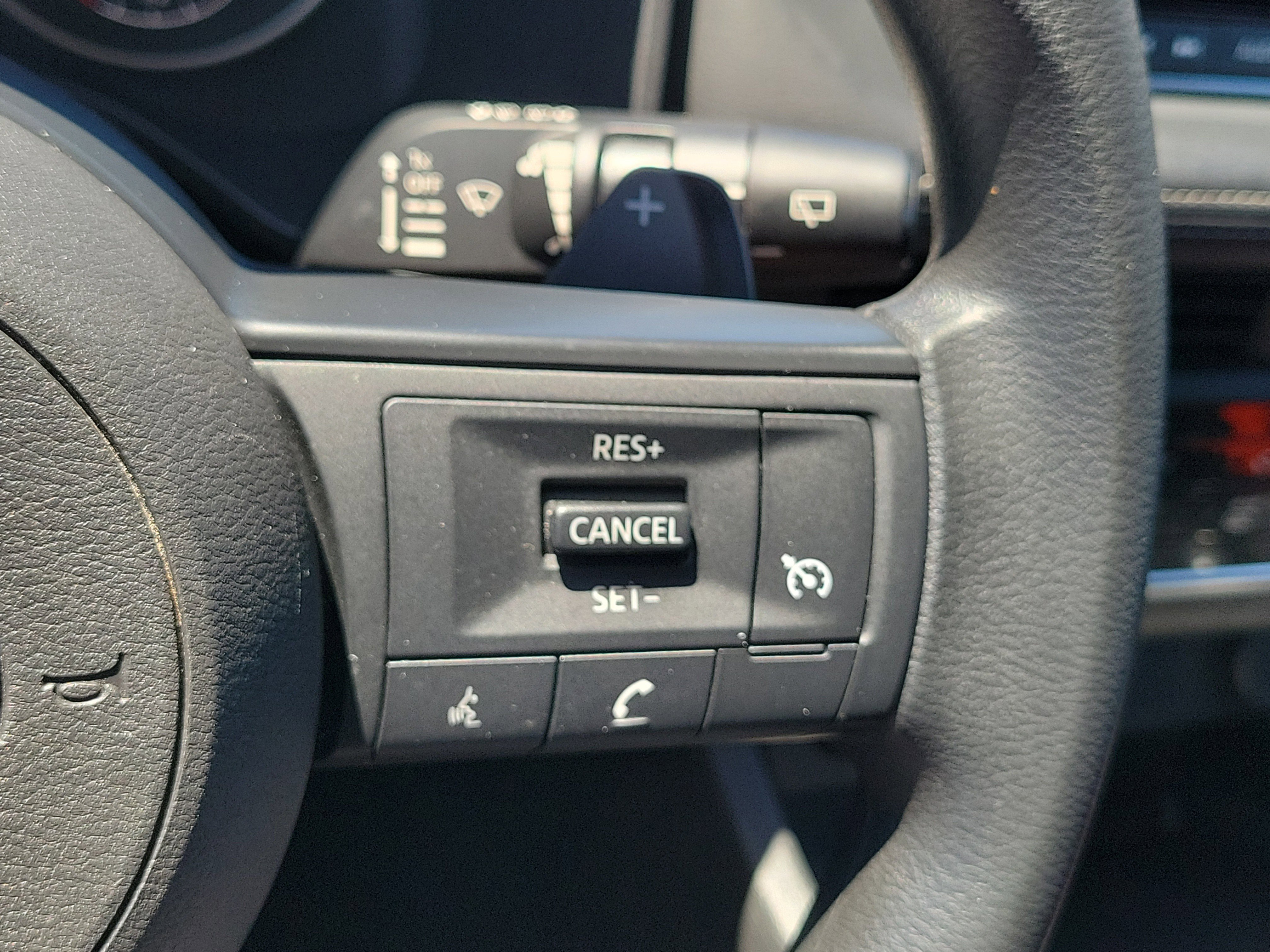 Used 2024 Nissan Rogue S FWD image 23