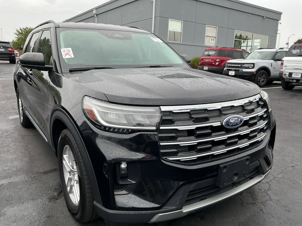 Used 2025 Ford Explorer Active w/ Active Comfort Package RWD image 13