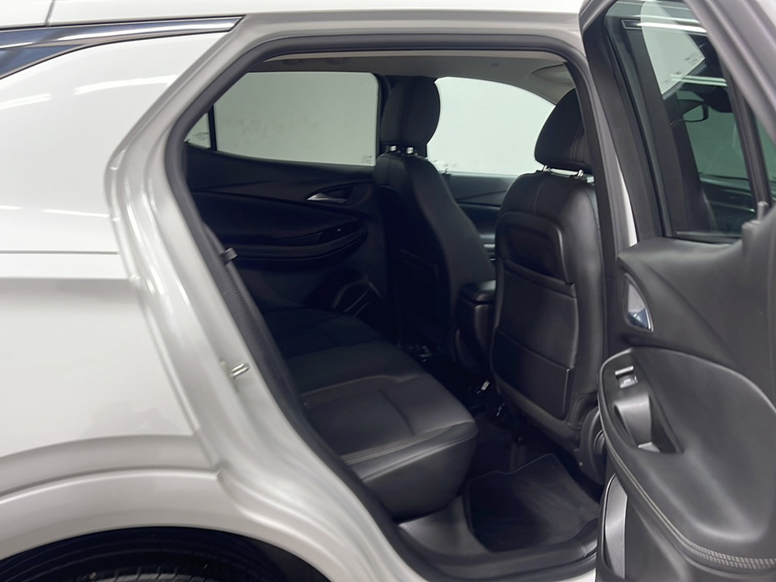 Used 2021 Buick Encore GX Select w/ Sport Touring Package AWD/4WD image 19