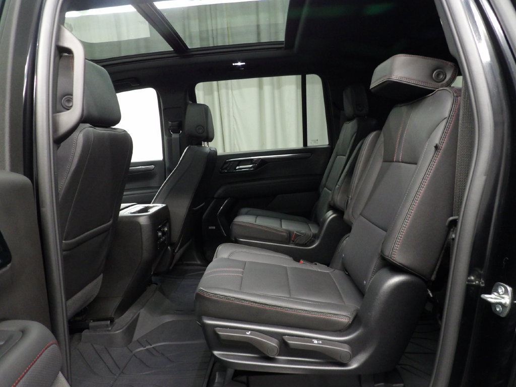 Used 2026 Chevrolet Suburban RST w/ Comfort Package AWD/4WD image 17