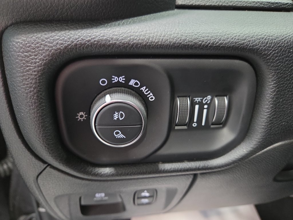 Used 2026 RAM 1500 Laramie AWD/4WD image 35
