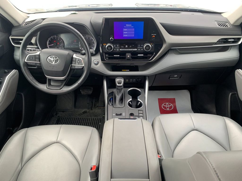 Used 2023 Toyota Highlander XLE image 17