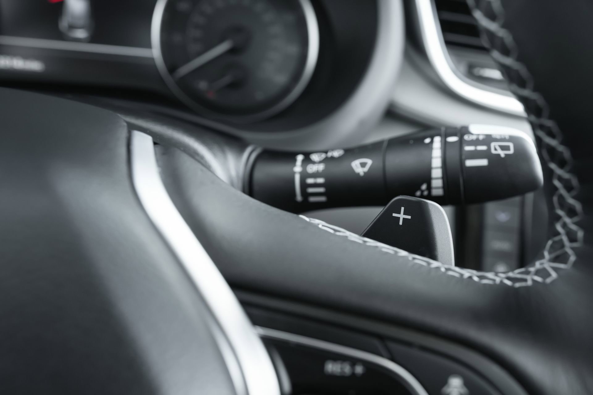 Used 2025 INFINITI QX50 Luxe image 16