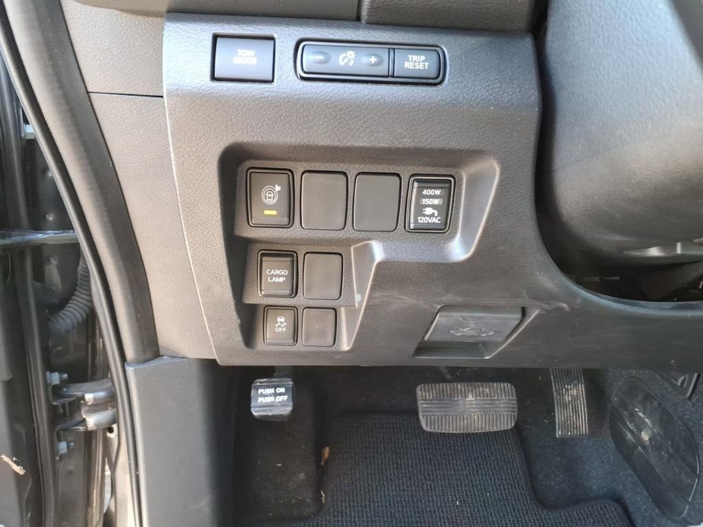 Used 2024 Nissan Frontier SV w/ SV Convenience Package image 17