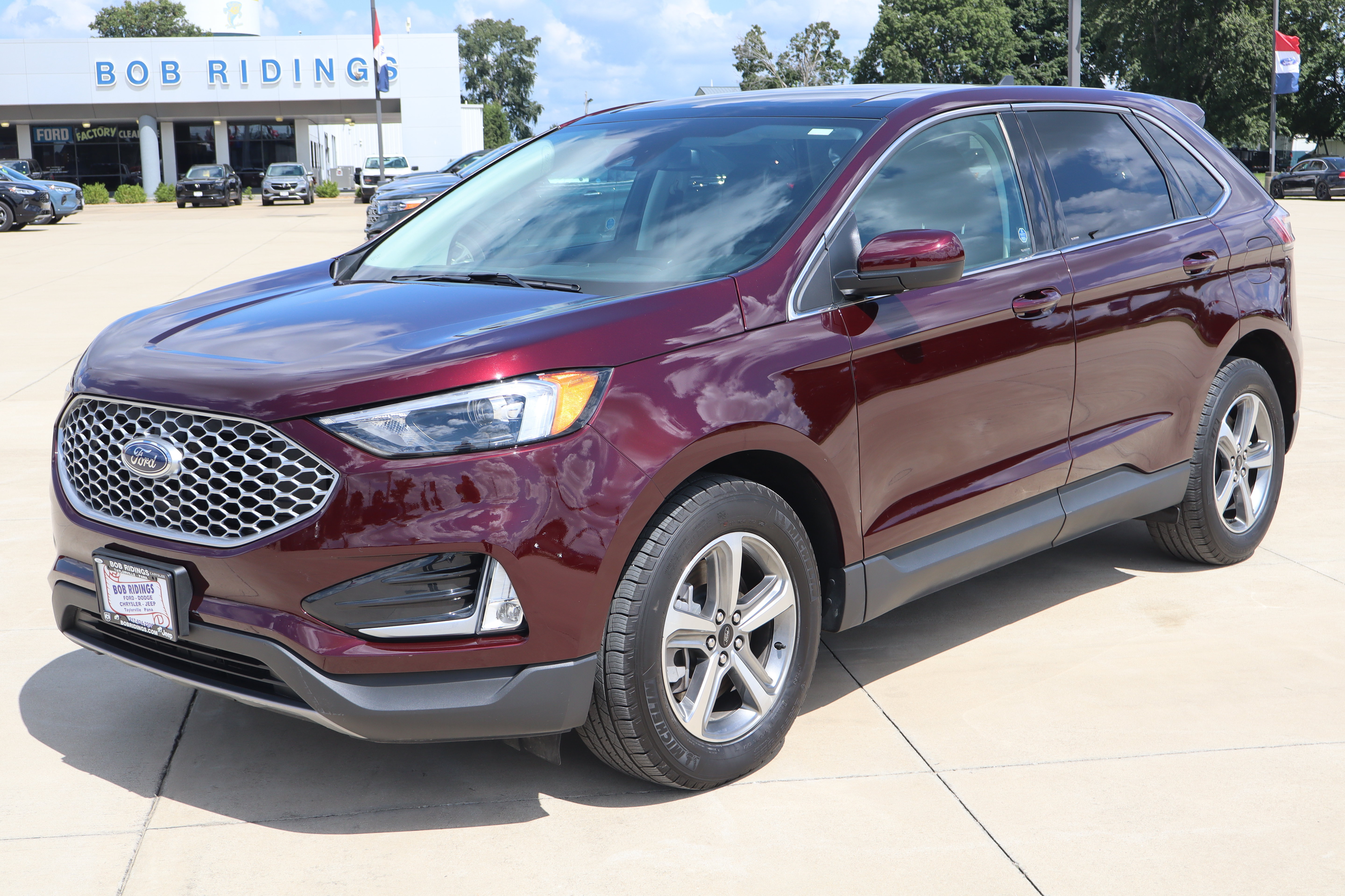 Used 2024 Ford Edge SEL w/ Convenience Package AWD/4WD image 2