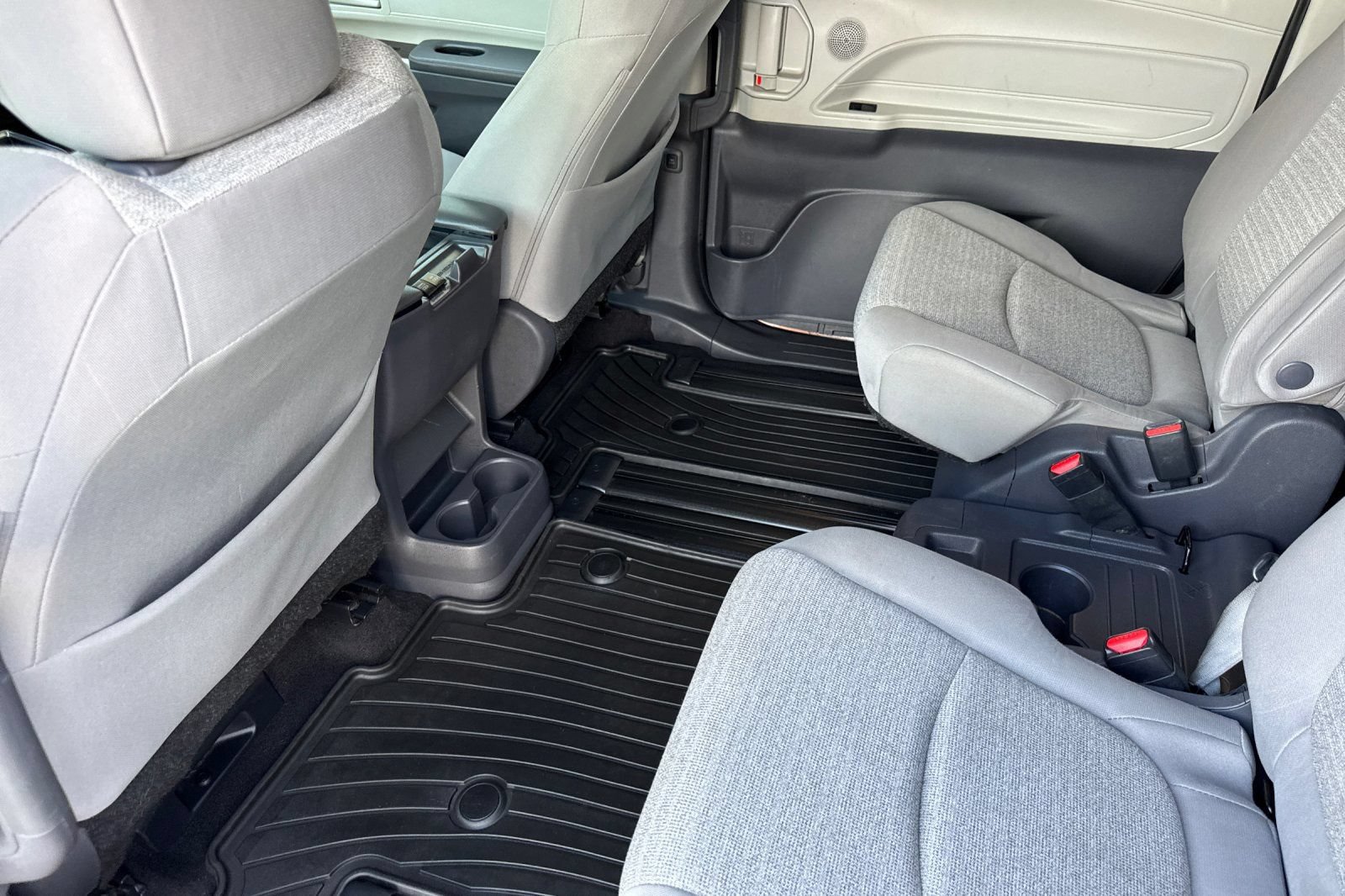 Used 2021 Toyota Sienna LE AWD/4WD image 13