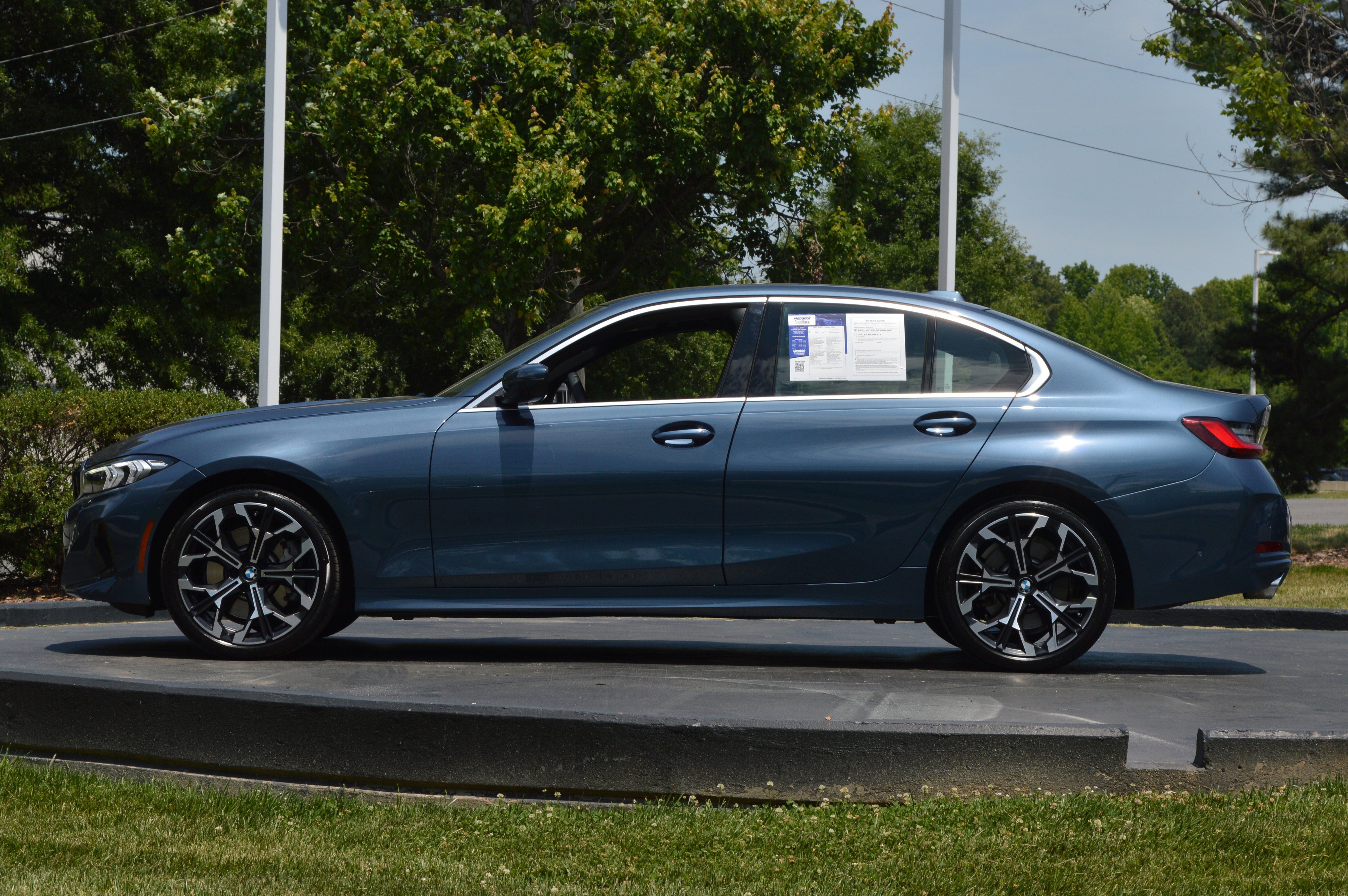 Certified 2025 BMW 330i Sedan RWD image 8