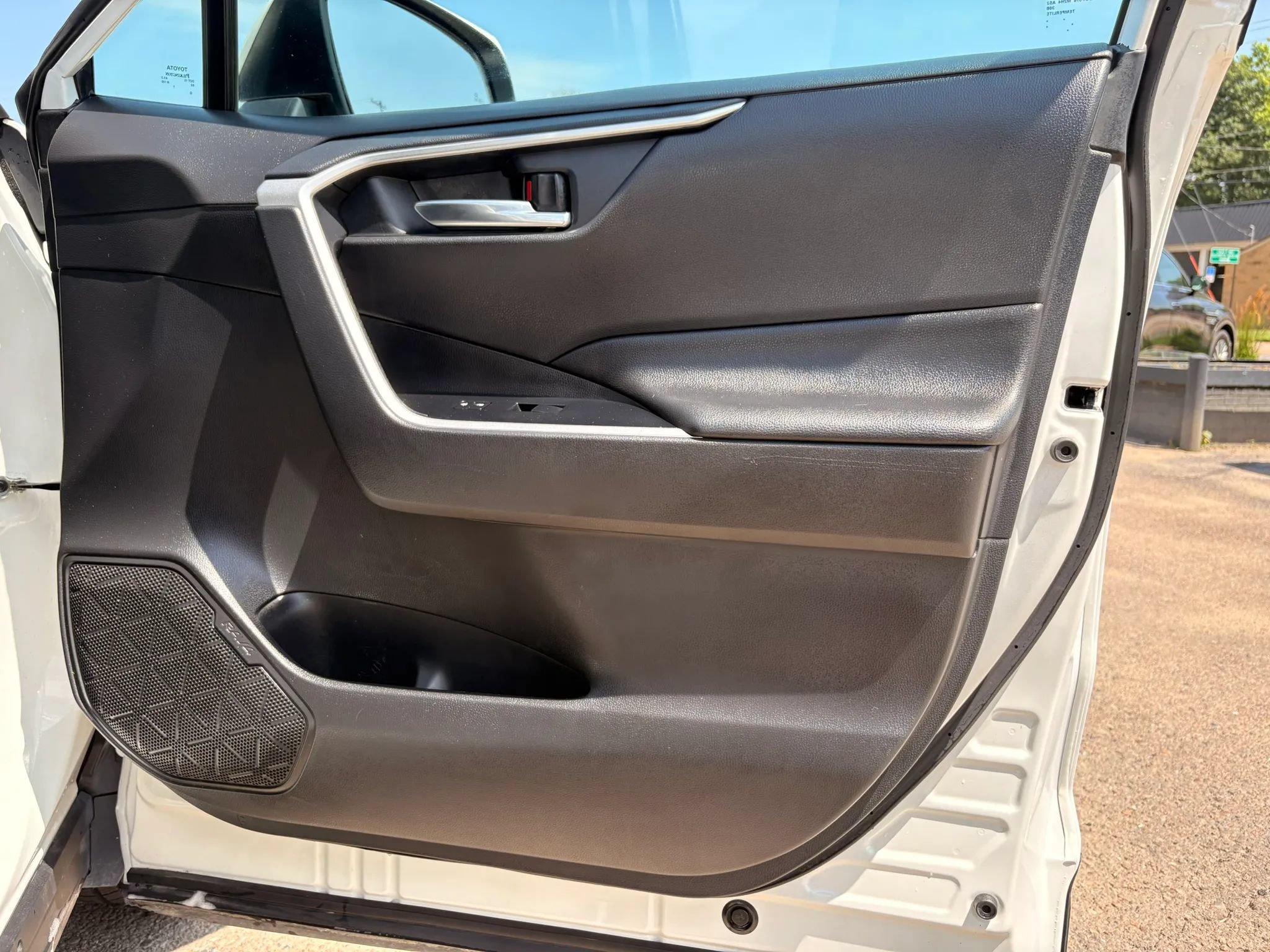 Used 2021 Toyota RAV4 XLE AWD/4WD image 11
