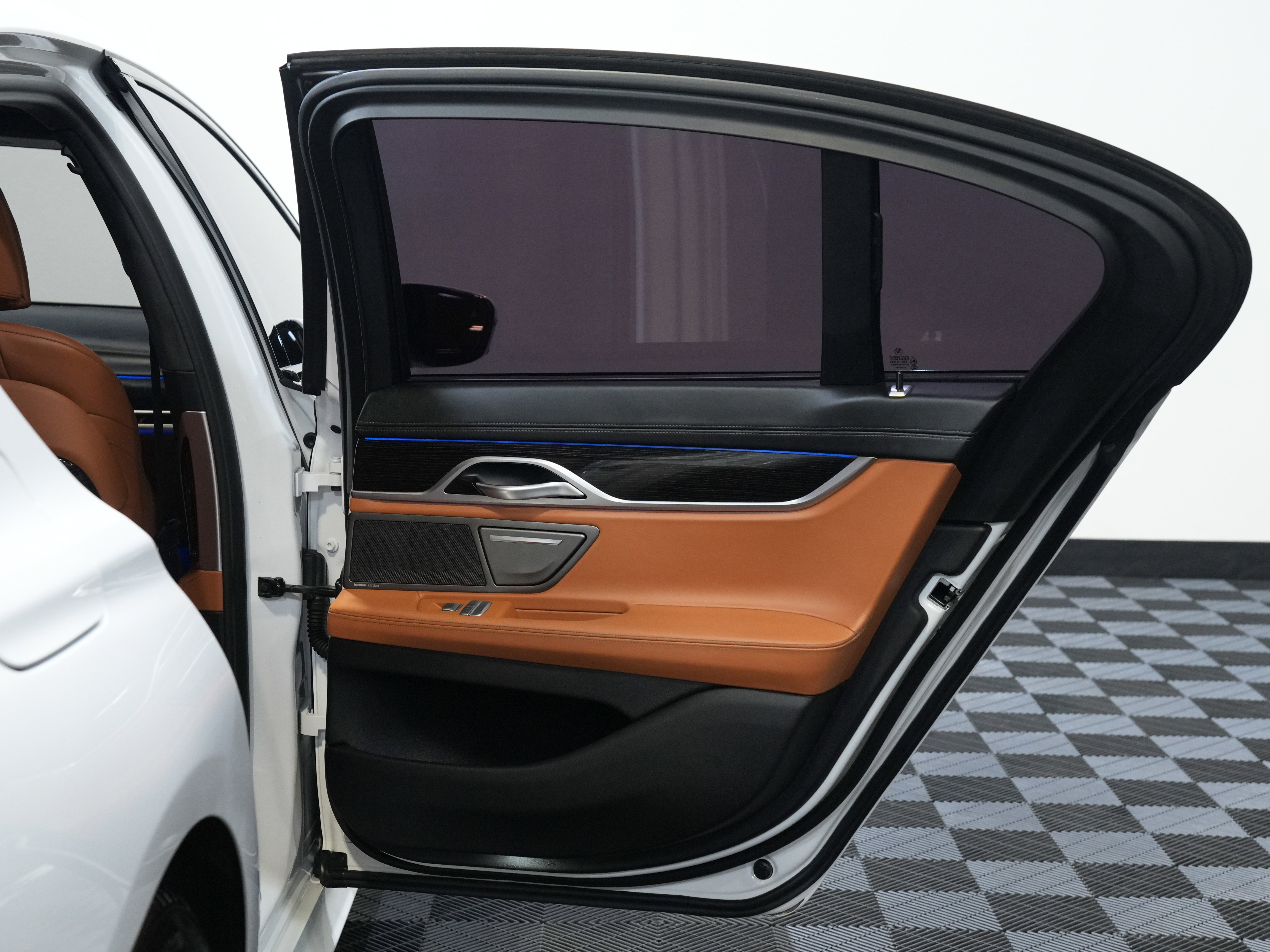 Used 2020 BMW 750i xDrive image 29