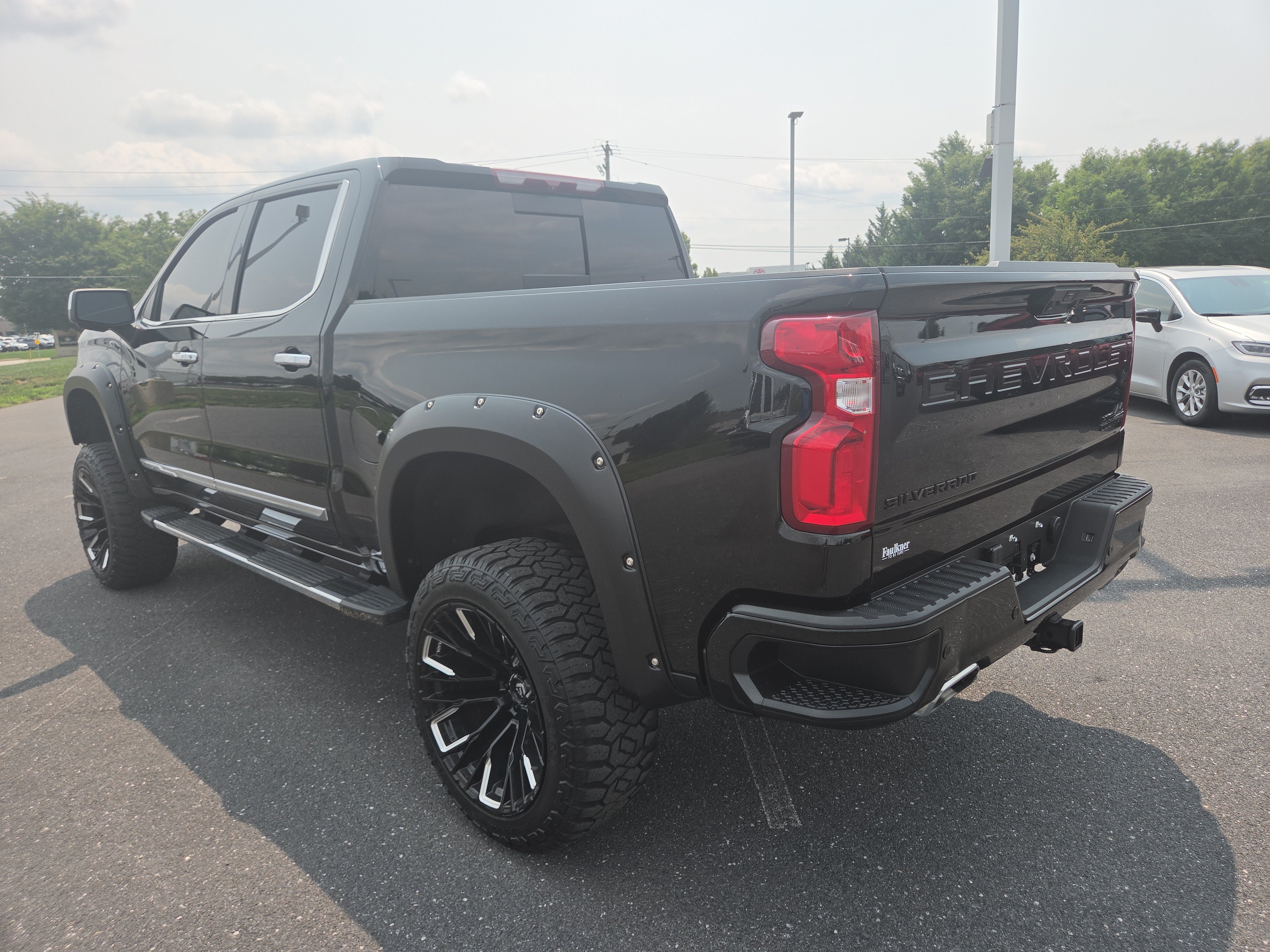 Used 2023 Chevrolet Silverado 1500 High Country w/ LPO, Dark Essentials Package AWD/4WD image 12