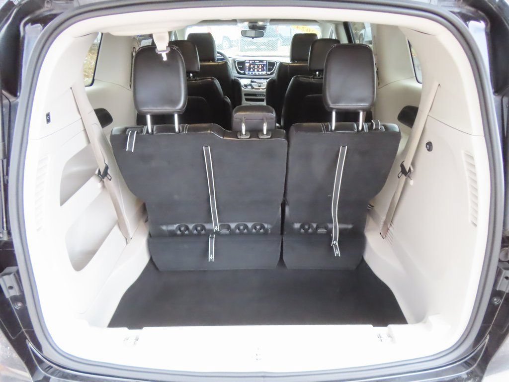Certified 2024 Chrysler Pacifica Touring-L FWD image 15