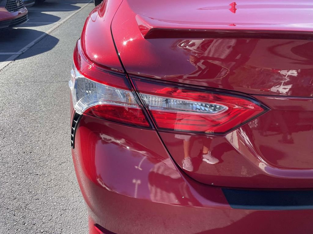 Used 2020 Toyota Camry SE image 18