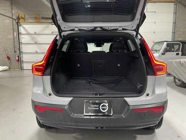 Used 2022 Volvo XC40 T5 R-Design w/ Climate Package image 16