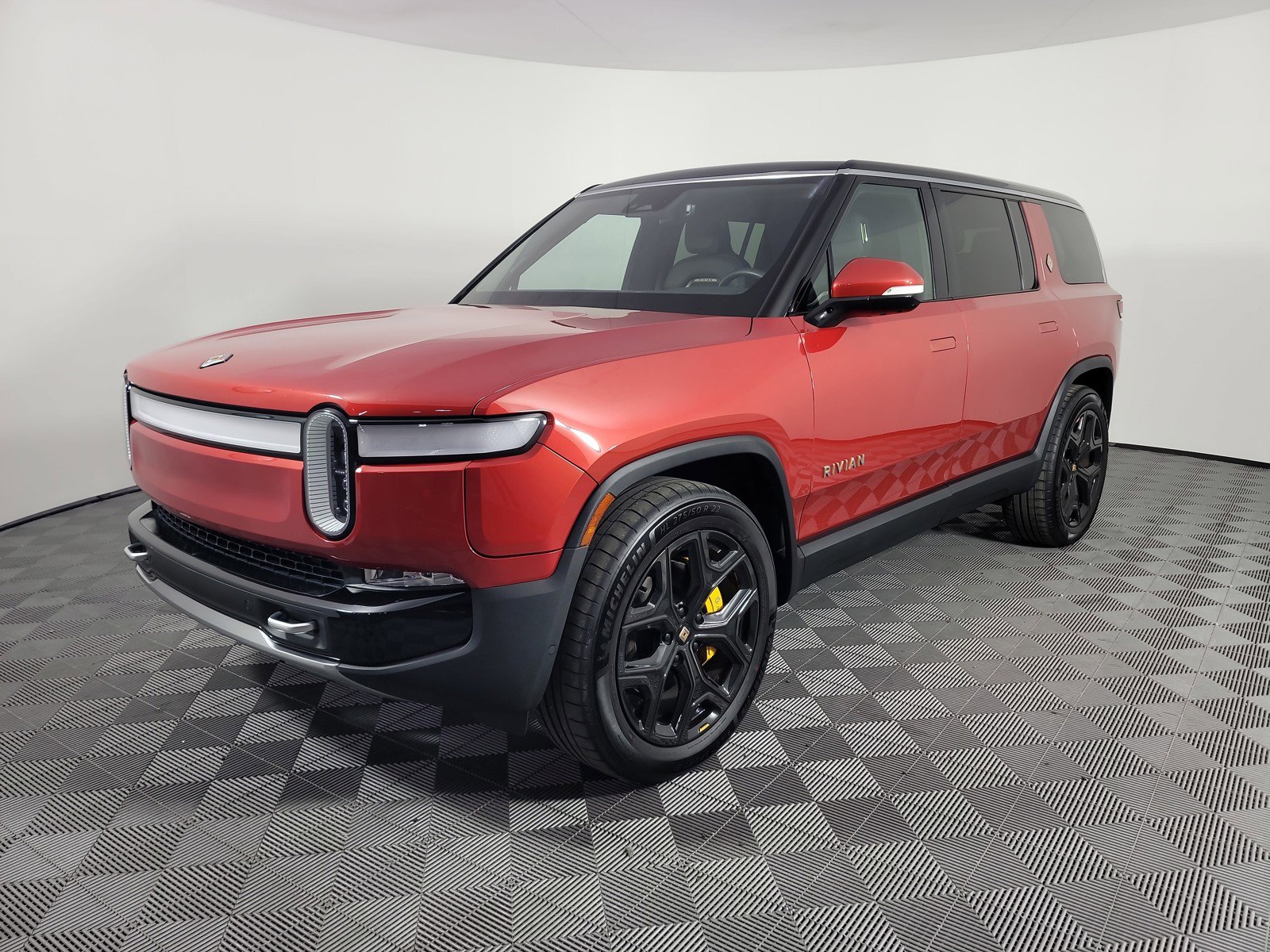 Used 2024 Rivian R1S Adventure image 1