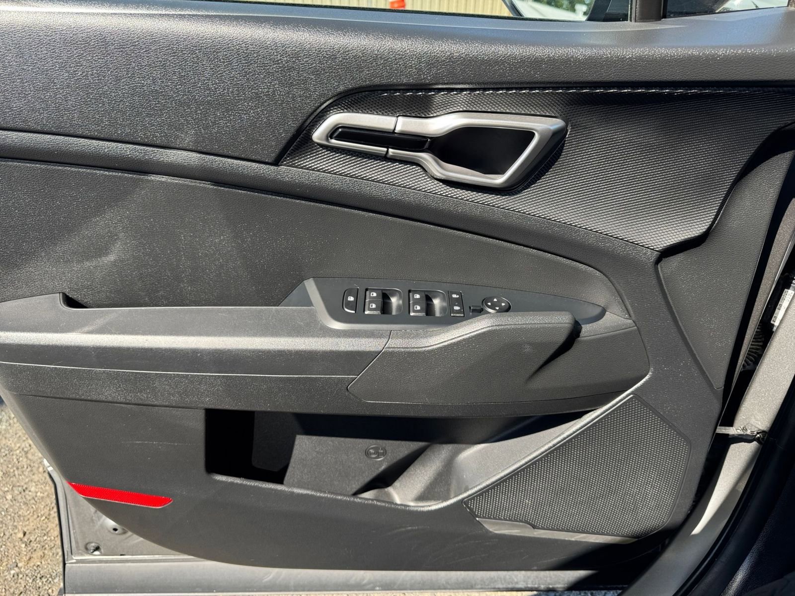 Used 2025 Kia Sportage LX image 18