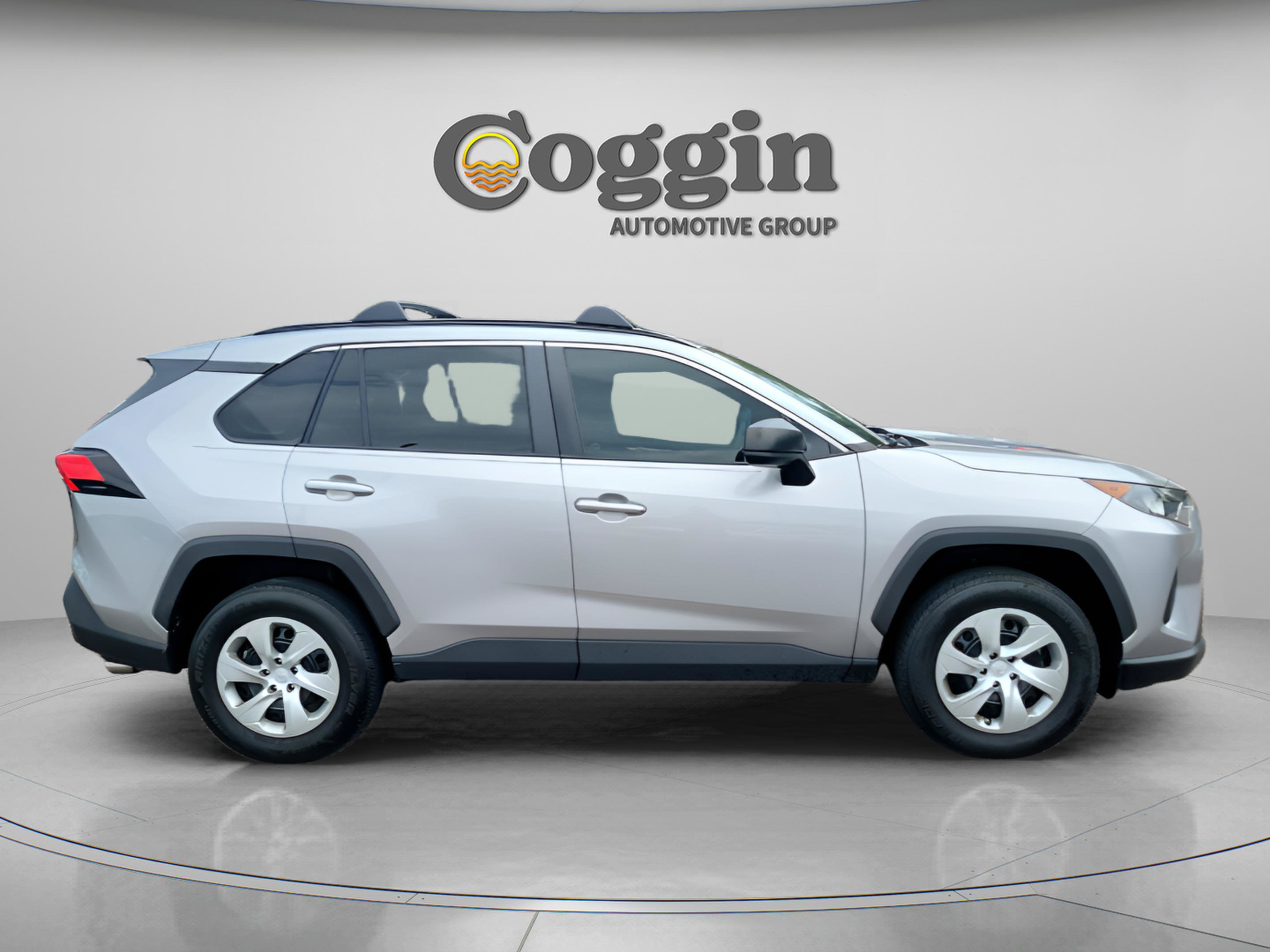 Used 2021 Toyota RAV4 LE FWD image 6
