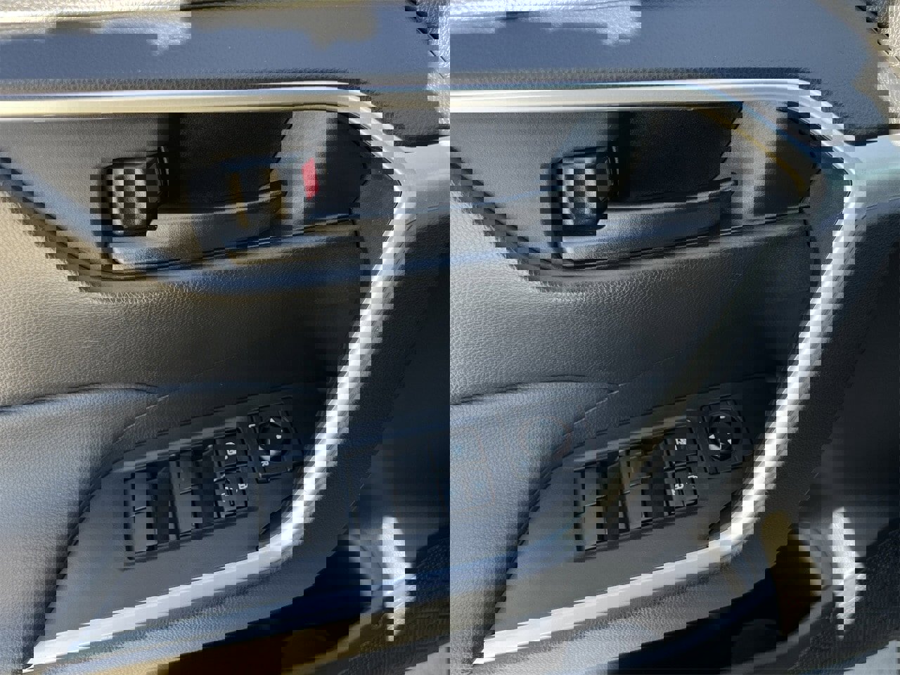 Used 2022 Toyota RAV4 LE image 23