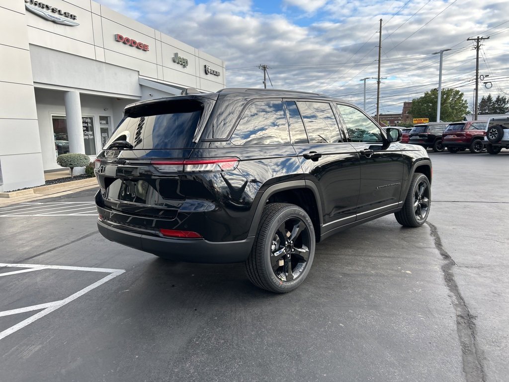 New 2025 Jeep Grand Cherokee image 2